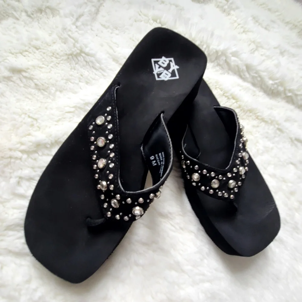 BYYB black flip flops with gemstones on band, lightly worn, size 9 - Picture 5 of 7
